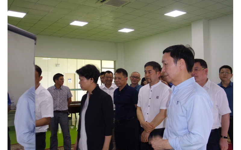 市委副書記、市長張迎春走訪智能制造企業(yè)，來我司調(diào)研，與我司高層領(lǐng)導(dǎo)親切會(huì)面。